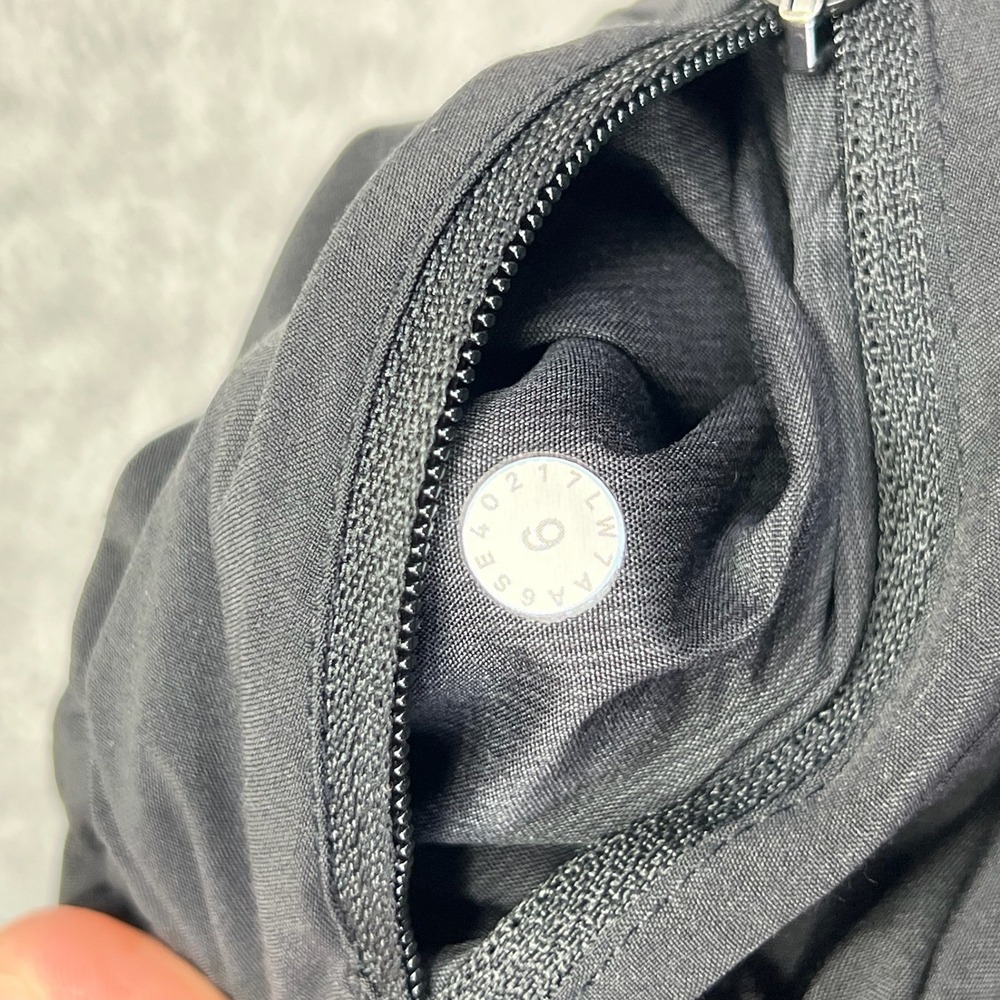 Lululemon Tracker Shorts Womens Size 6 Black V 4" Active Running Gym Lined - Picture 7 of 14